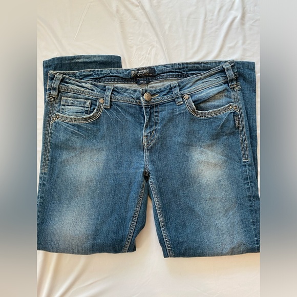 Silver Jean’s Co,Women’s AIKO Mid Baby Boot Cut Denim Jeans,Low-Mid Rise W33/L33 - Picture 2 of 7